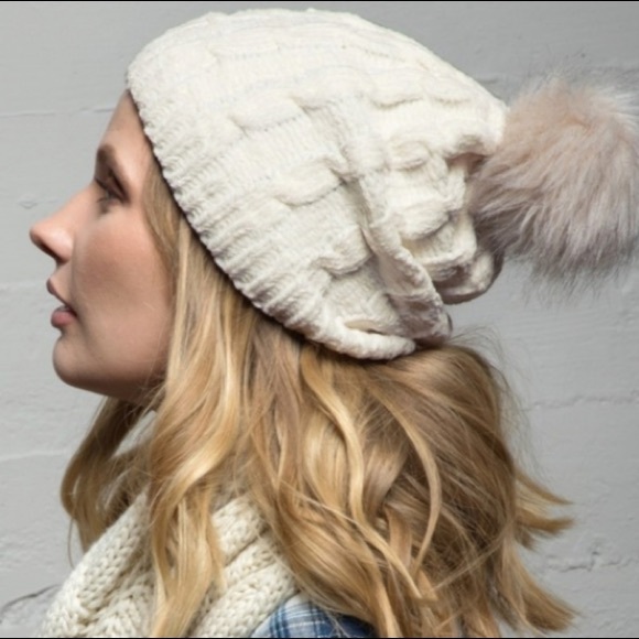Macchia Di Ruggine Accessories - Micro Velvet Pom Hat